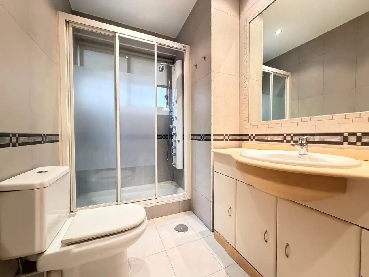 Baño de Piso en venta en Madrid con Aire acondicionado, Calefacción y Terraza