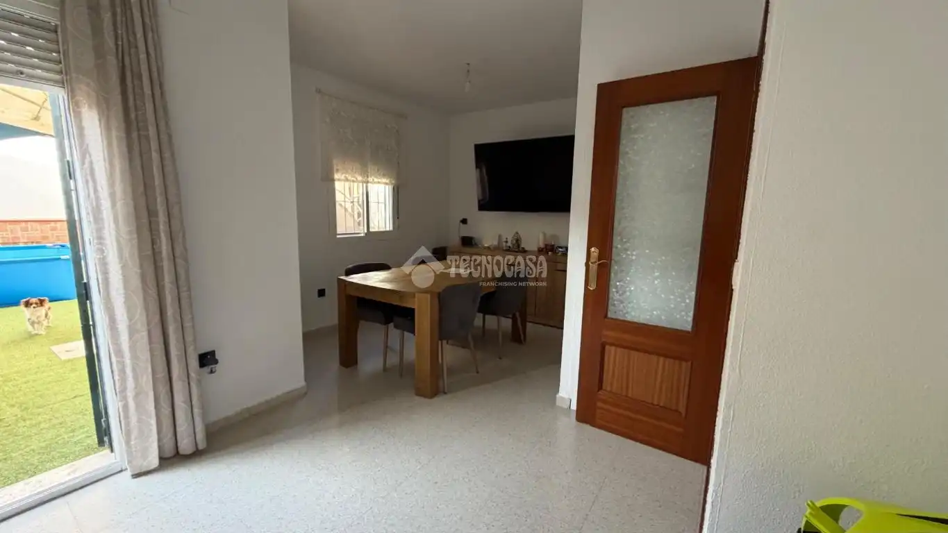 Casa aparellada en venda a Albaida del Aljarafe, imagen 9