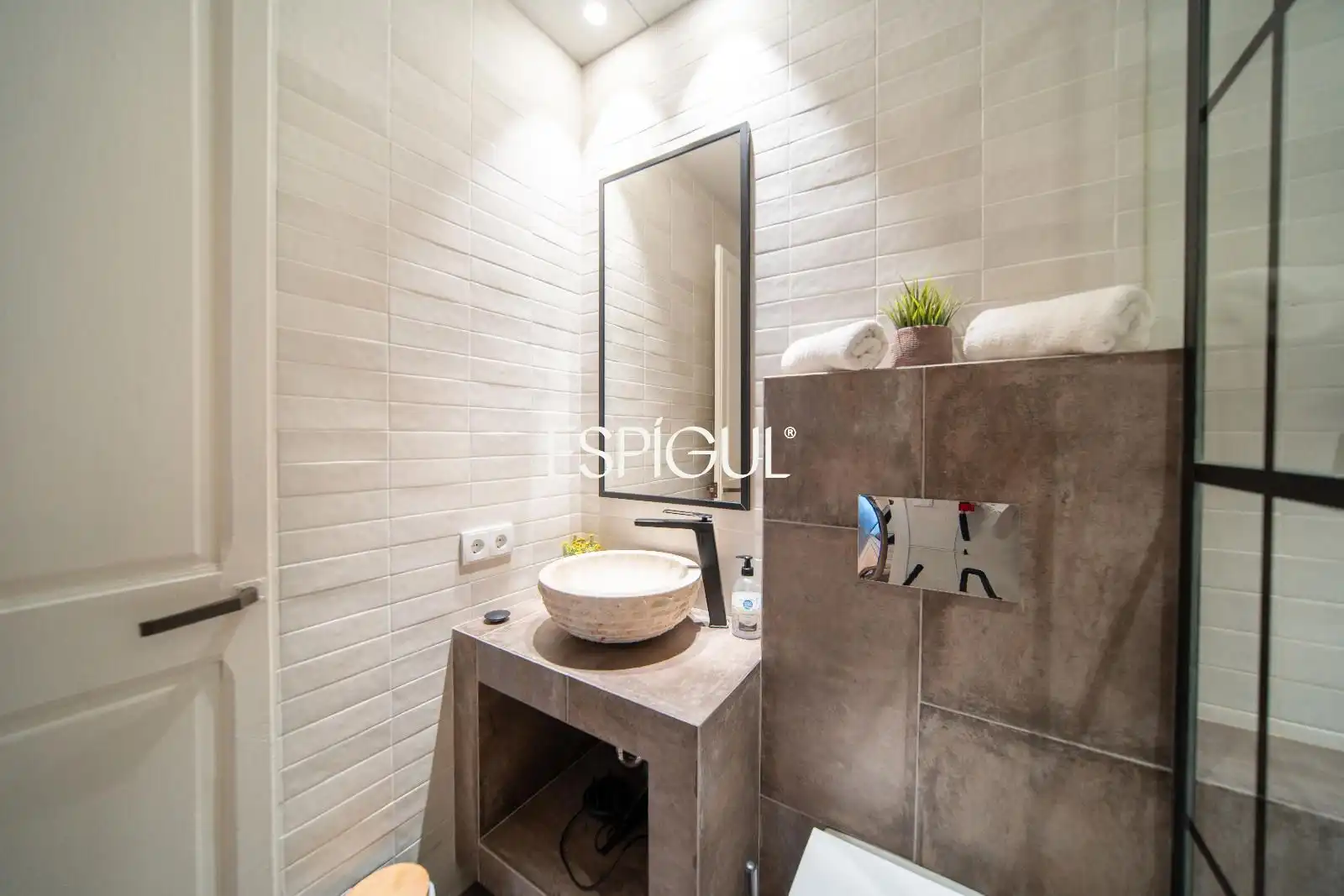 Badezimmer von Wohnung zum Verkauf in Girona mit Klimaanlage, Heizung und Terrasse