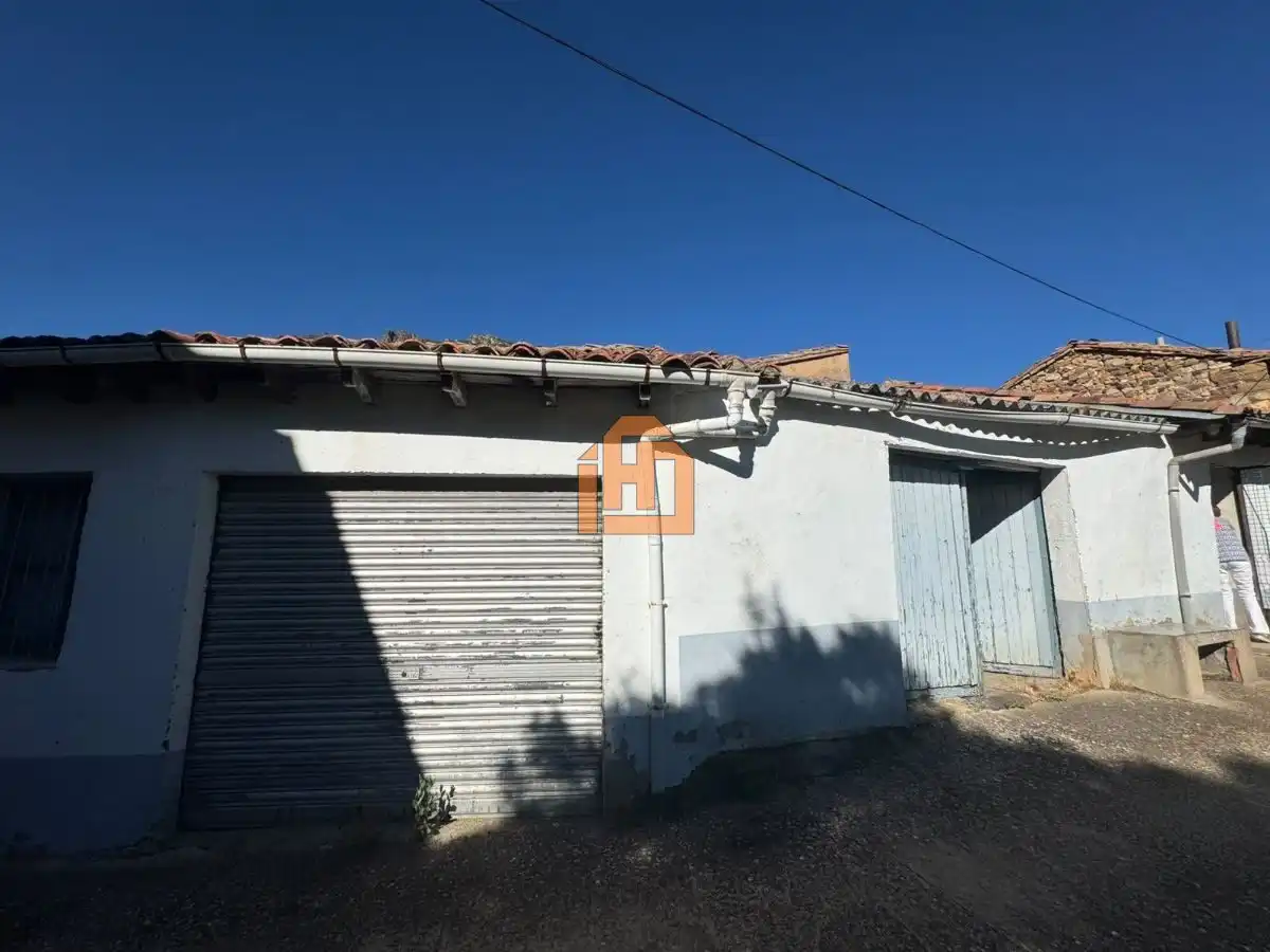 Vista exterior de Casa o chalet en venta en La Pola de Gordón , León