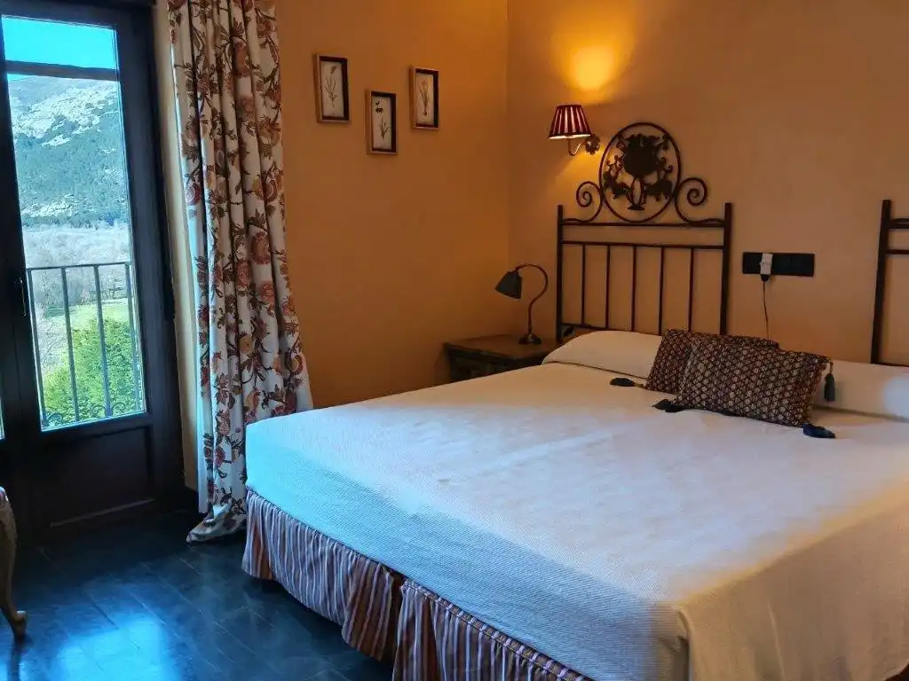 Bedroom of Buildings for sale in Navalonguilla