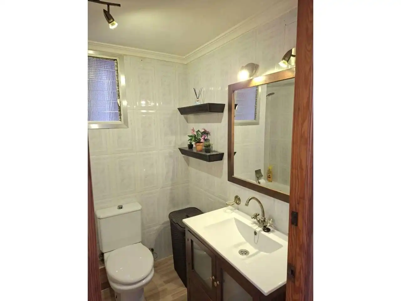Bathroom of Flat for rent in Valencia  with Air Conditioner