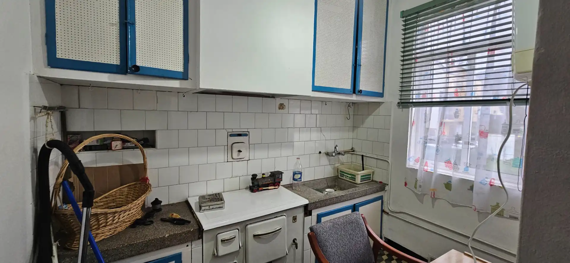 Cuina de Casa adosada en venda en Narón amb Moblat