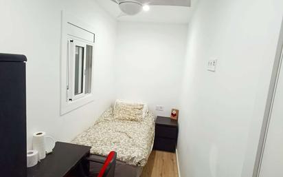 Bedroom of Flat to share in L'Hospitalet de Llobregat  with Air Conditioner and Terrace