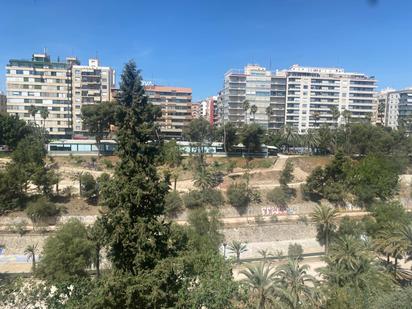 Vista exterior de Pis en venda en Elche / Elx amb Aire condicionat