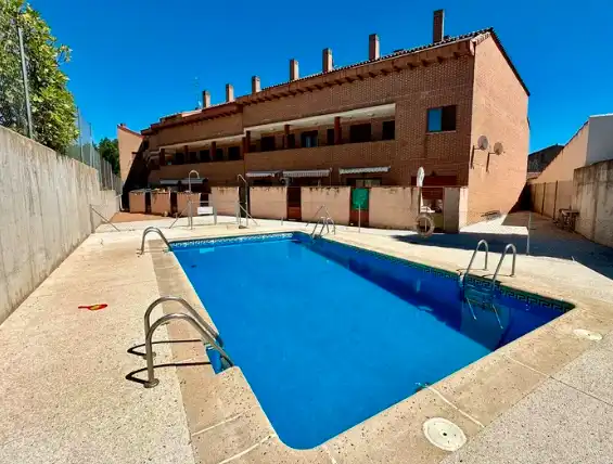 Piscina de Dúplex en venda en Pozo de Guadalajara amb Aire condicionat, Calefacció i Terrassa