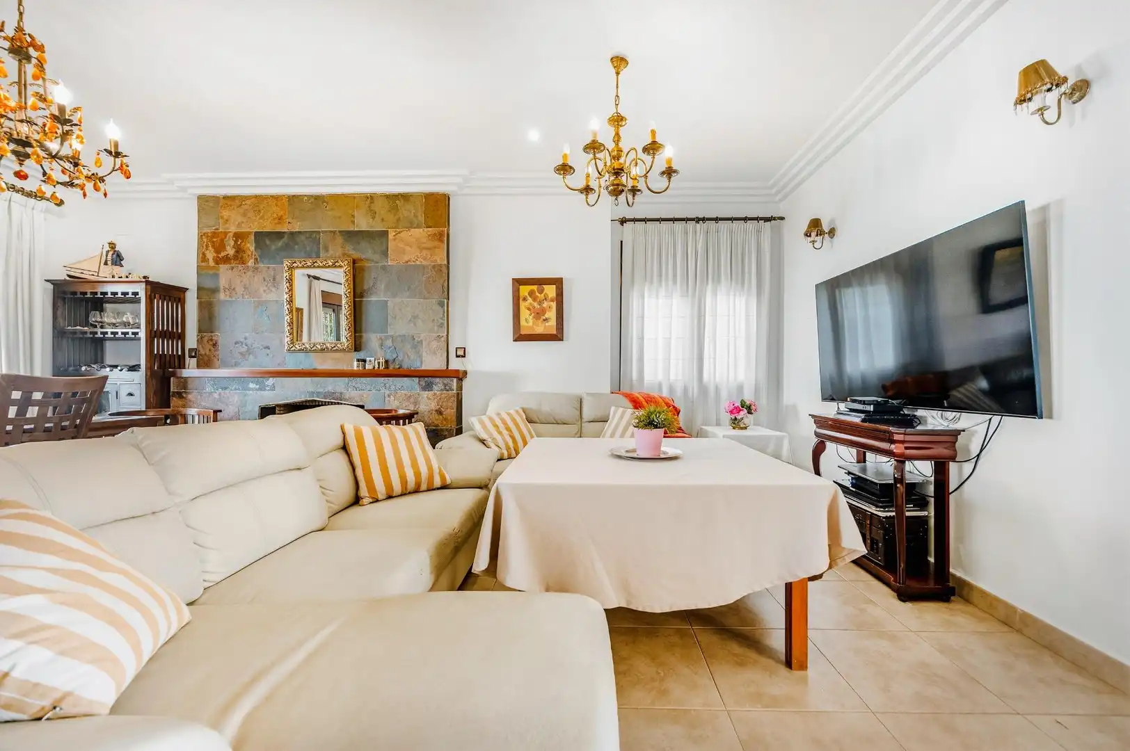 Sala d'estar de Casa o xalet en venda en Chiclana de la Frontera amb Aire condicionat, Jardí privat i Terrassa