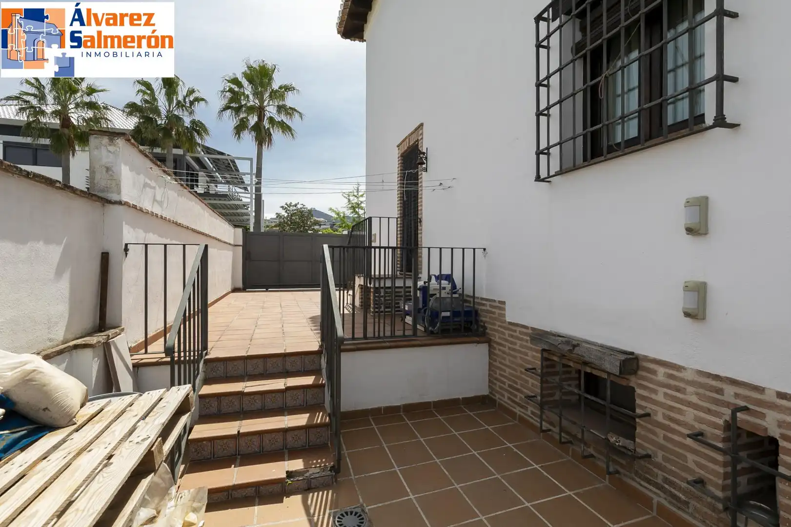 Vista exterior de Casa o chalet en venta en La Zubia con Aire acondicionado, Calefacción y Jardín privado