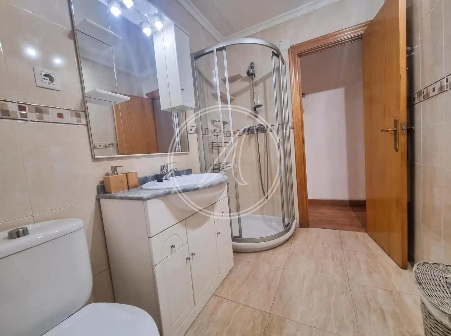 Badezimmer von Wohnung zum Verkauf in Alicante / Alacant mit Möbliert