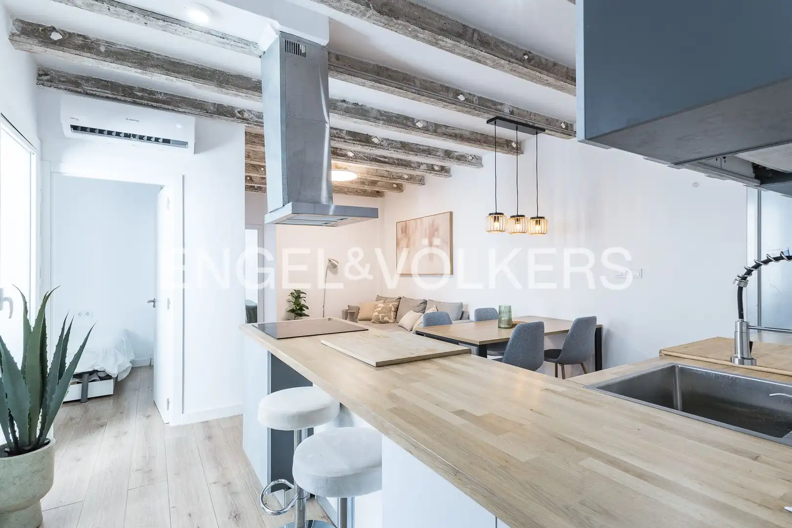 Cocina de Piso en venta en L'Hospitalet de Llobregat con Aire acondicionado, Calefacción y Terraza