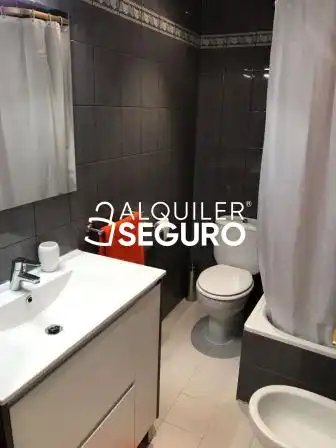 Baño de Piso de alquiler en Vitoria - Gasteiz con Calefacción y Amueblado