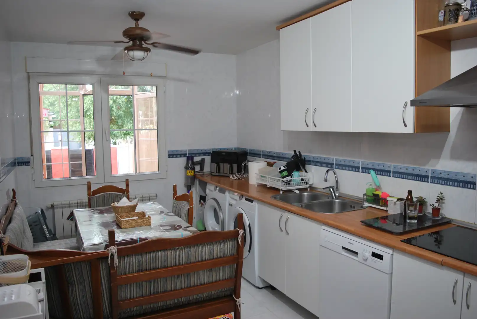 Küche von Einfamilien-Reihenhaus zum Verkauf in Valdemorillo mit Privatgarten, Terrasse und Abstellraum