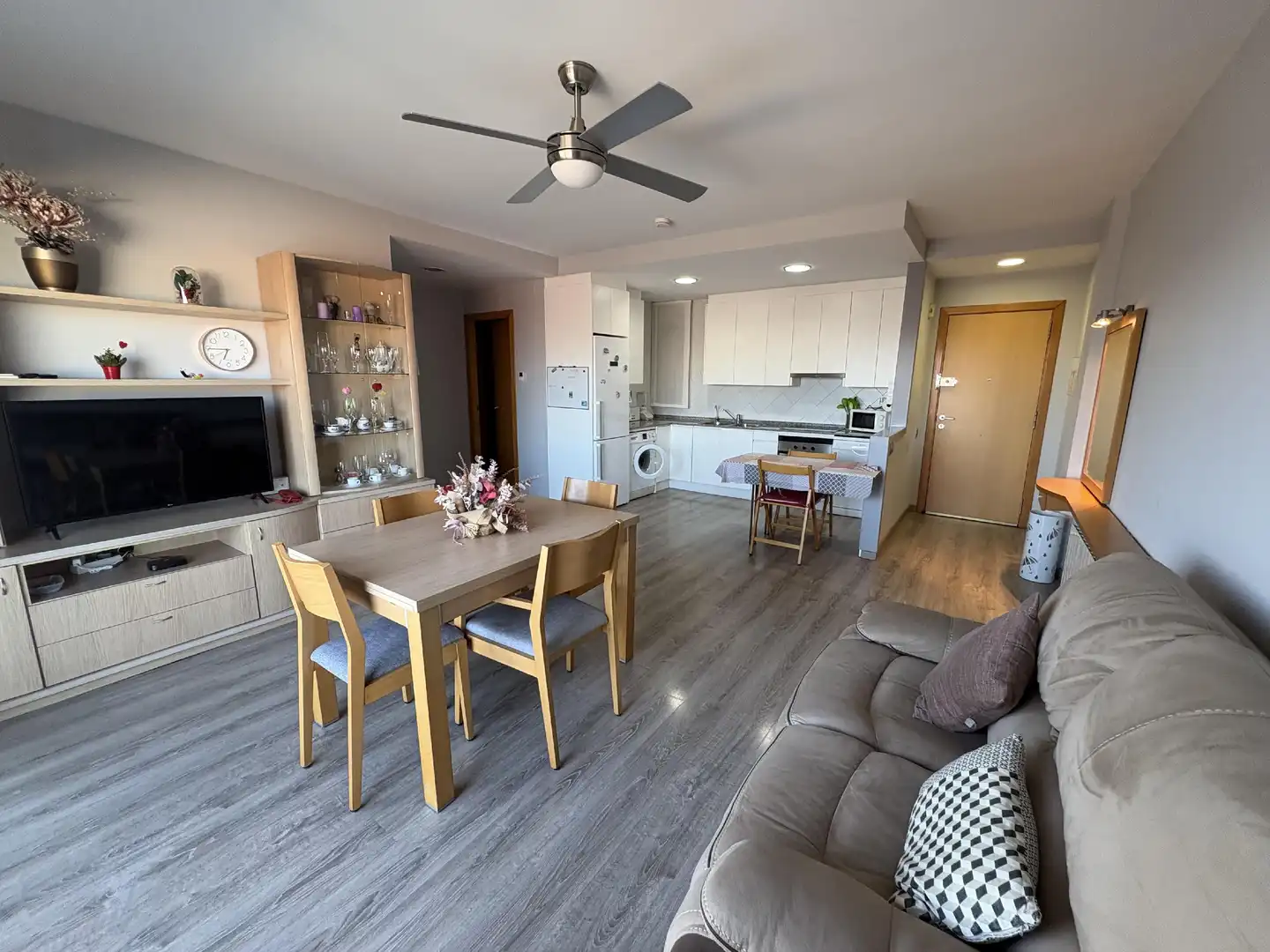 Dining room of Flat for sale in Sabadell  with Air Conditioner, Parquet flooring and Storage room
