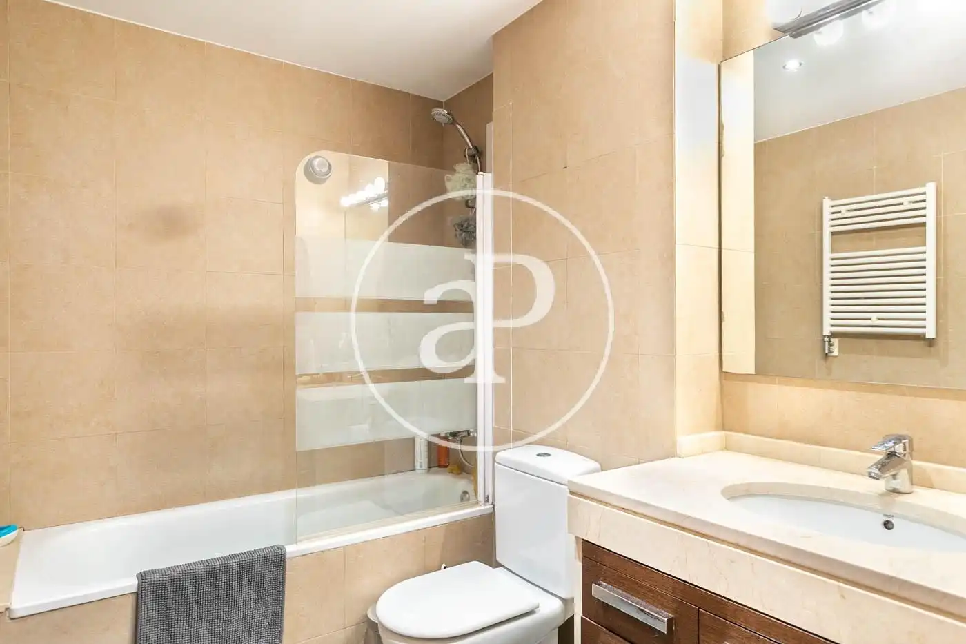 Bany de Casa o xalet de lloguer en Barcelona amb Aire condicionat, Calefacció i Terrassa