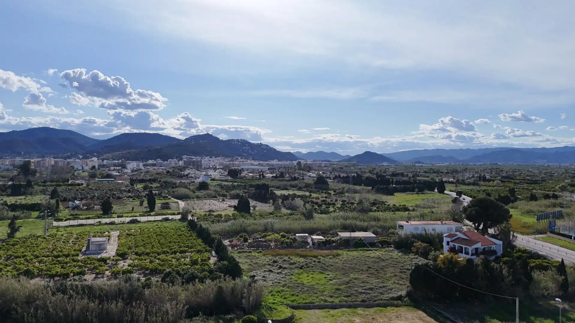 Vista exterior de Casa o xalet en venda en Oliva amb Aire condicionat, Jardí privat i Terrassa