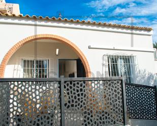 Vista exterior de Finca rústica en venda en Torrevieja amb Piscina