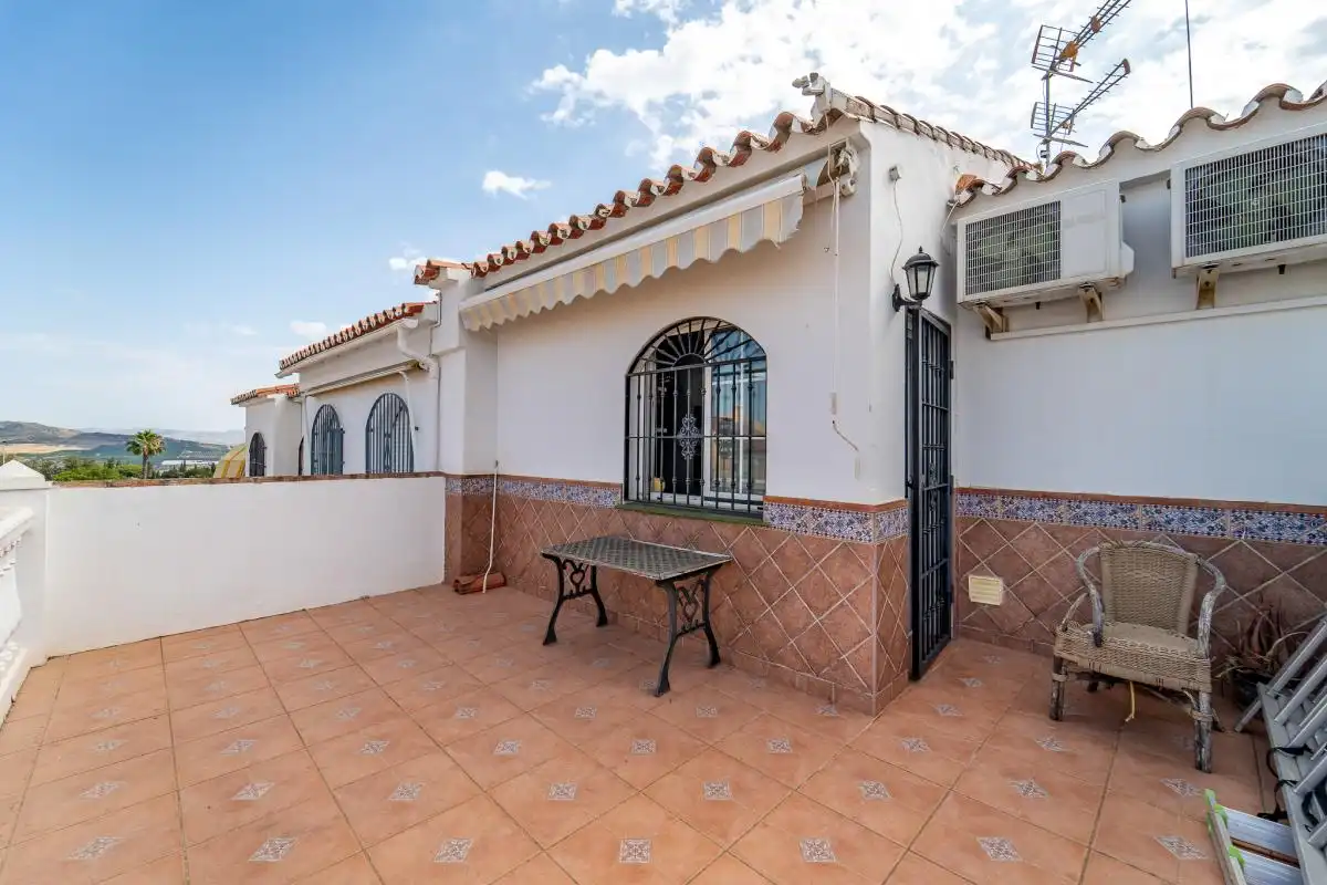 Terrassa de Casa adosada en venda en Alhaurín de la Torre amb Calefacció, Jardí privat i Terrassa
