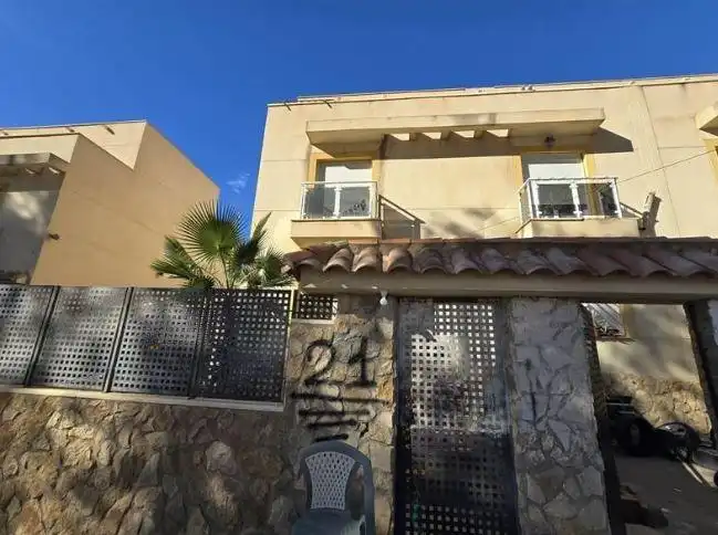 House for sale in Calle Del Cementerio 141