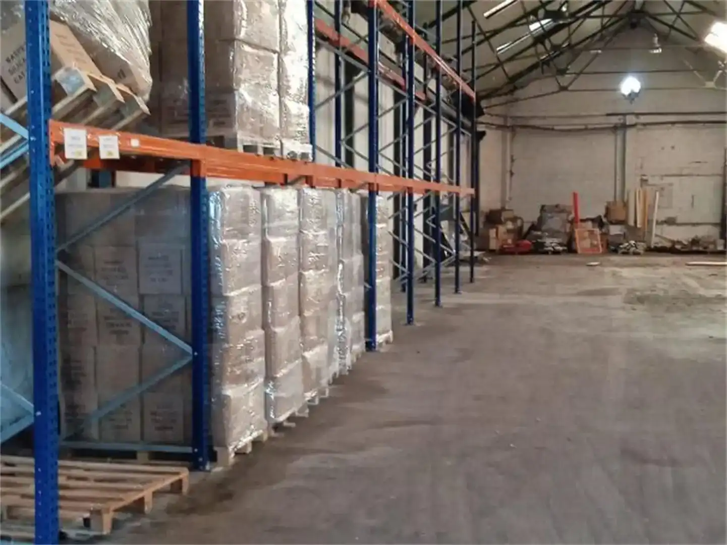 Industrial buildings for sale in Oeste