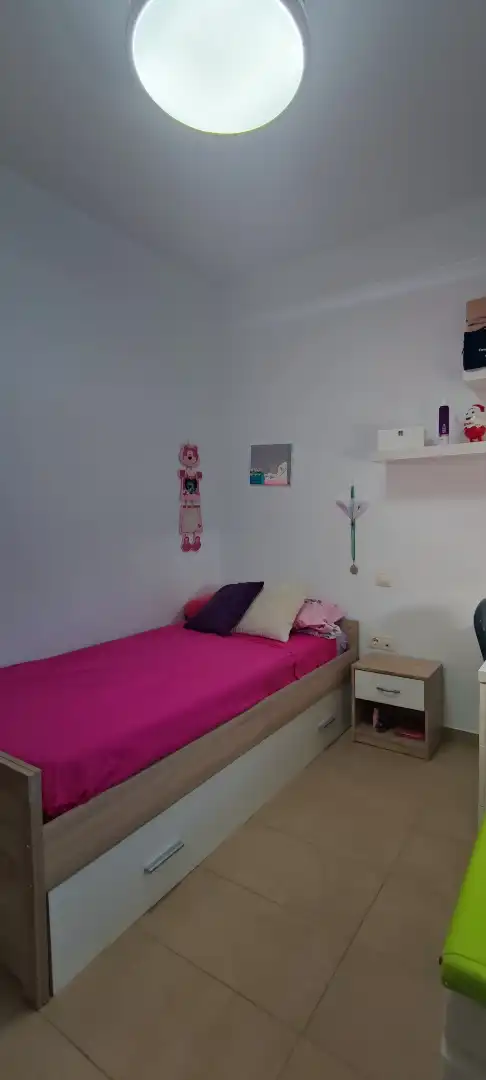 Dormitori de Casa adosada en venda en Benacazón amb Aire condicionat, Moblat i Internet