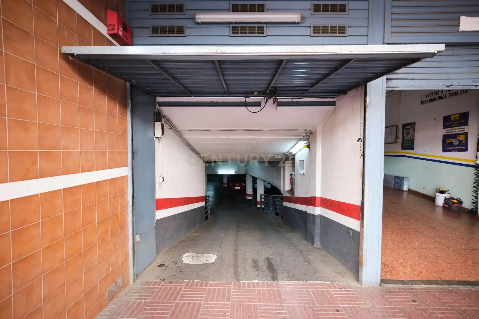 Parking de Apartamento en venta en Sant Boi de Llobregat con Trastero