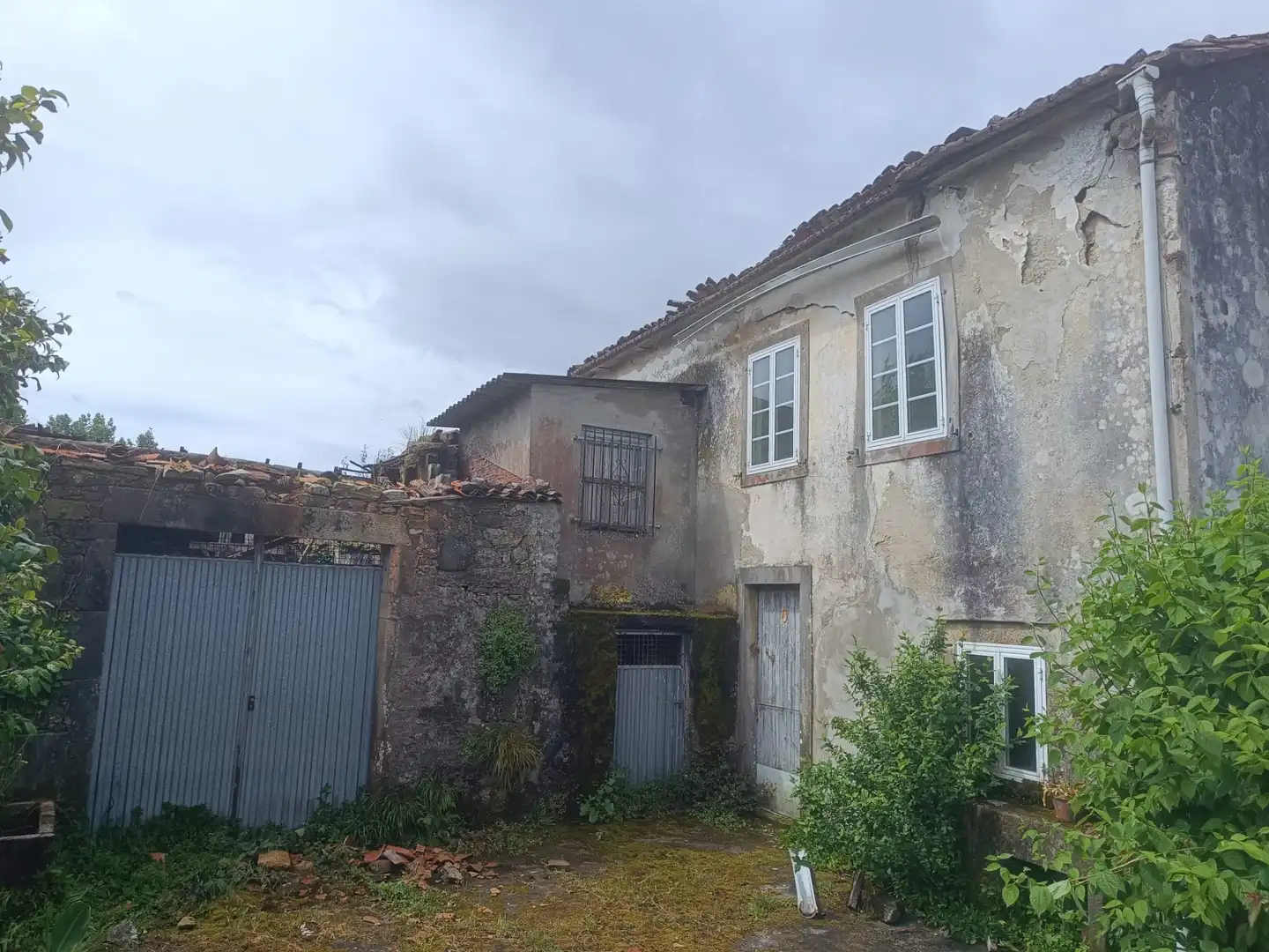Exterior view of Houses for sale in Outes, A Coruña