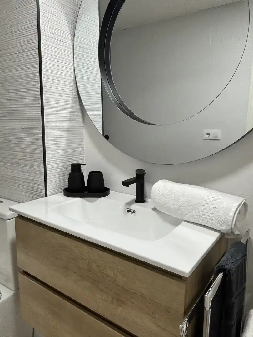 Badezimmer von Wohnung zur Miete in Puerto Real mit Klimaanlage, Privatgarten und Abstellraum