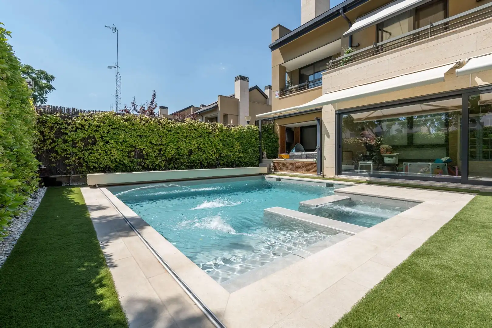 Detached house with terrace for sale in Calle PICO DE LA MIEL, imagen 2