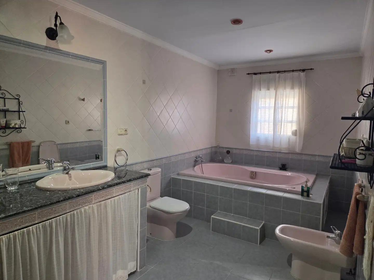 Bathroom of Houses for sale in Málaga  with Air Conditioner, Private garden and Terrace