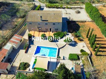 Xalet amb piscina en venda a L'Olleria