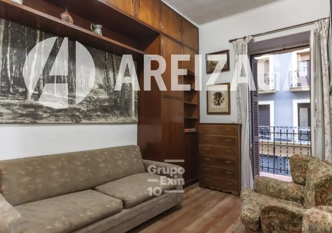 Habitación de Piso en venta en Donostia - San Sebastián  con Calefacción y Balcón