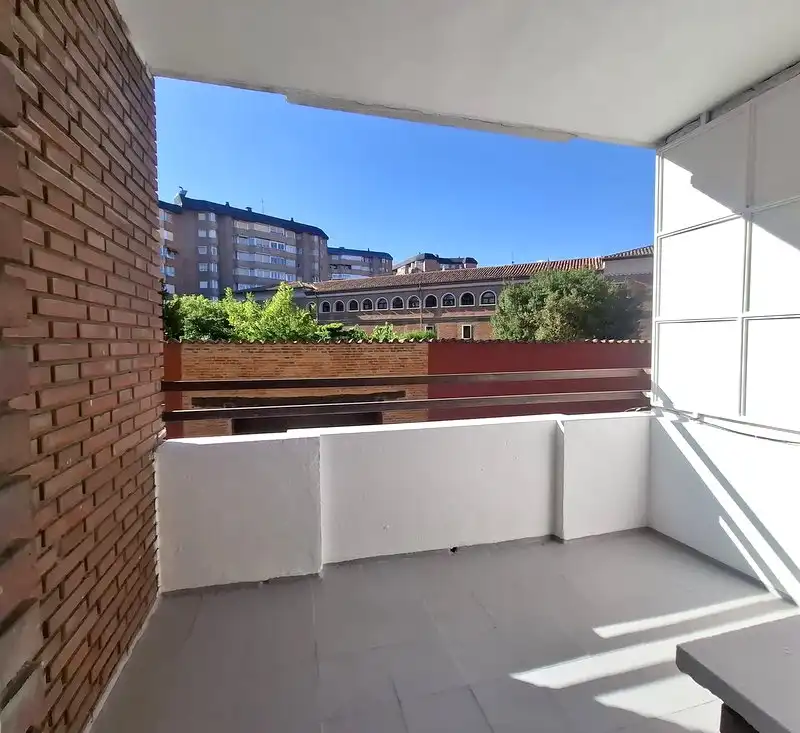 Terrassa de Pis de lloguer en Valladolid amb Calefacció i Balcó