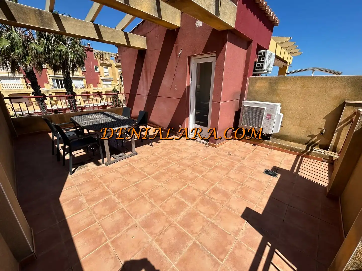 Terrasse von Einfamilien-Reihenhaus zur Miete in Dénia mit Klimaanlage, Privatgarten und Terrasse