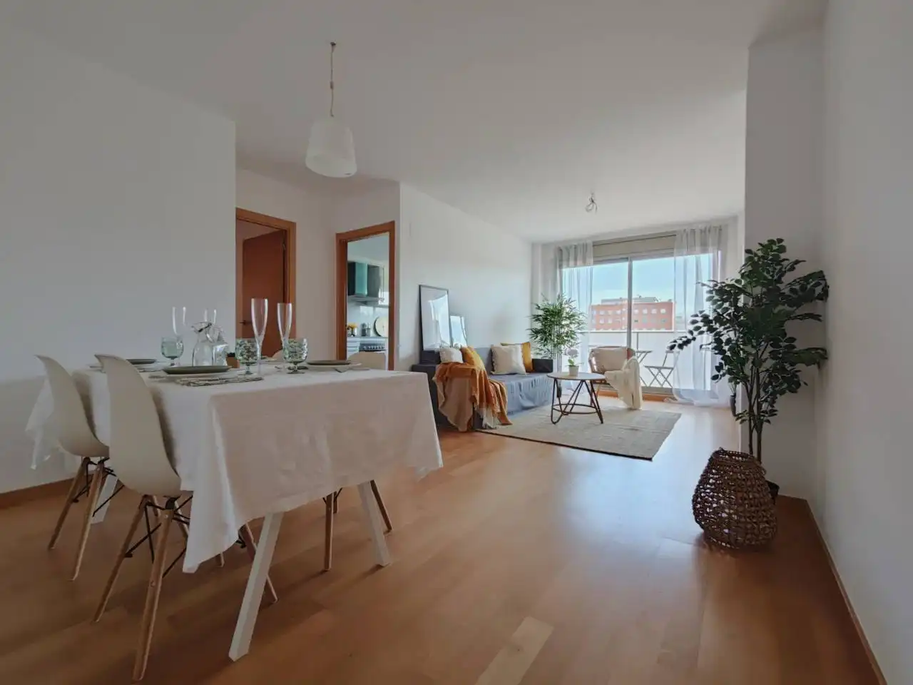 Sala d'estar de Pis de lloguer en Manresa amb Calefacció, Parquet i Terrassa