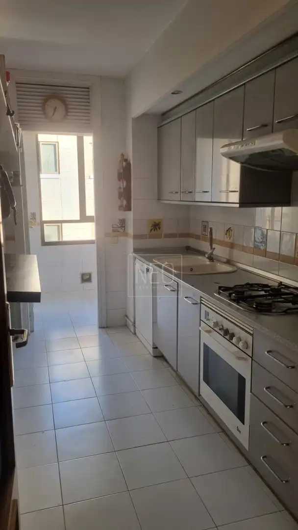 Cocina de Dúplex en venta en Madrid con Aire acondicionado, Calefacción y Jardín privado