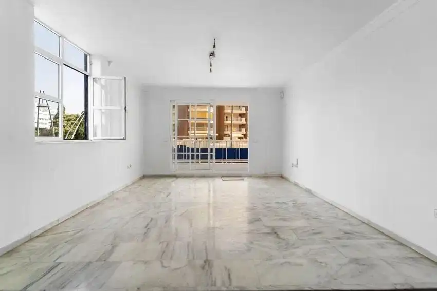 Apartment with pool for sale in Castillo Sohail - Myramar, imagen 2