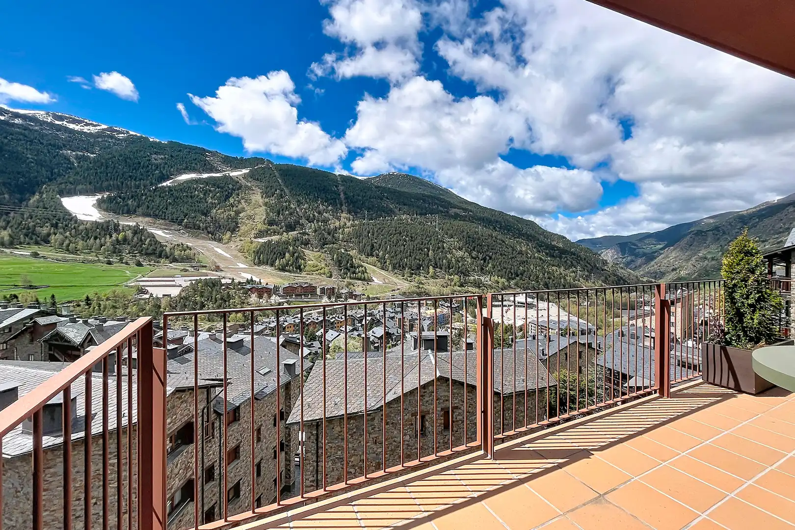 4-bedroom chalet for sale in El Tarter, Canillo · 10 of 60