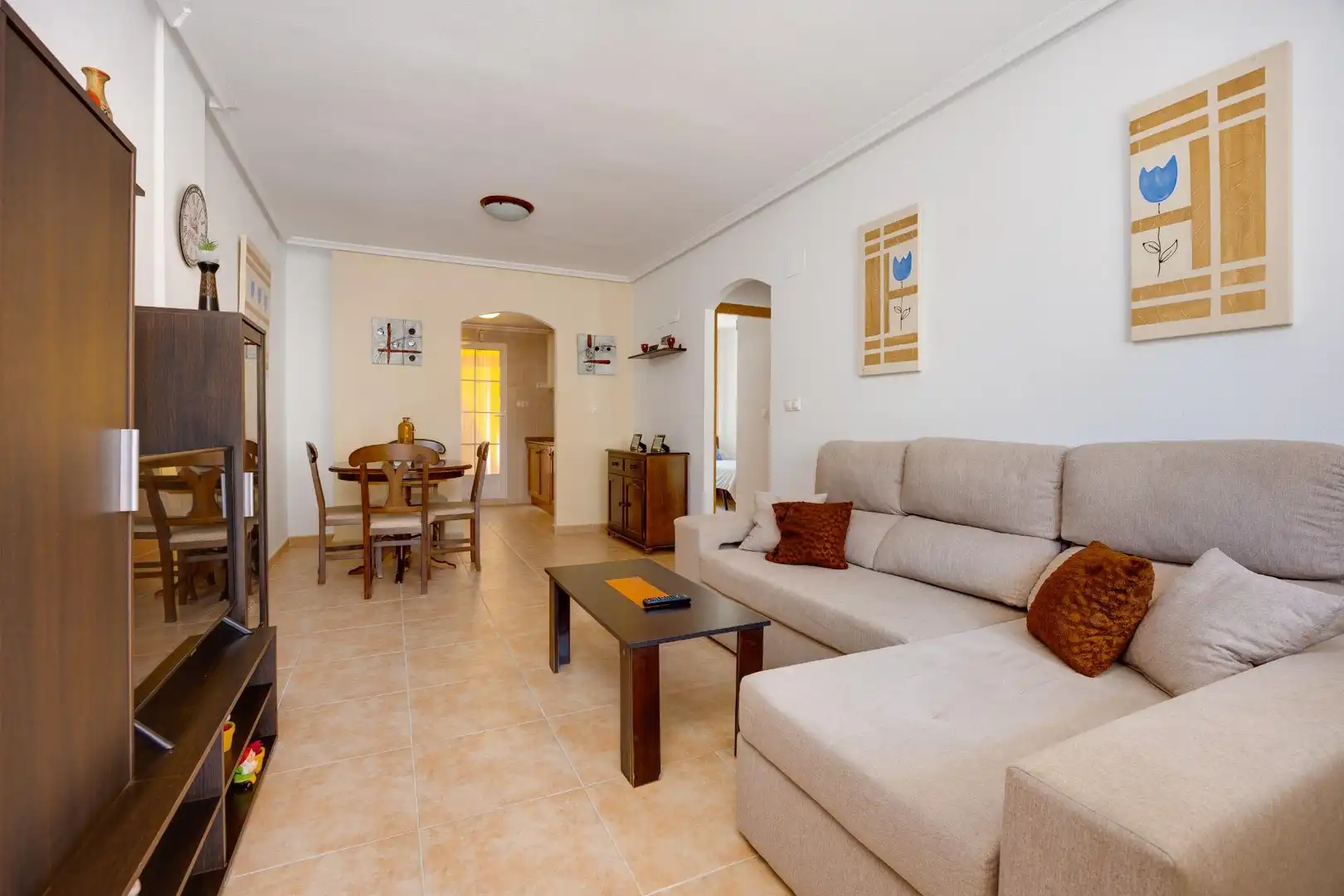 Sala d'estar de Casa o xalet en venda en Torrevieja amb Jardí privat, Terrassa i Moblat