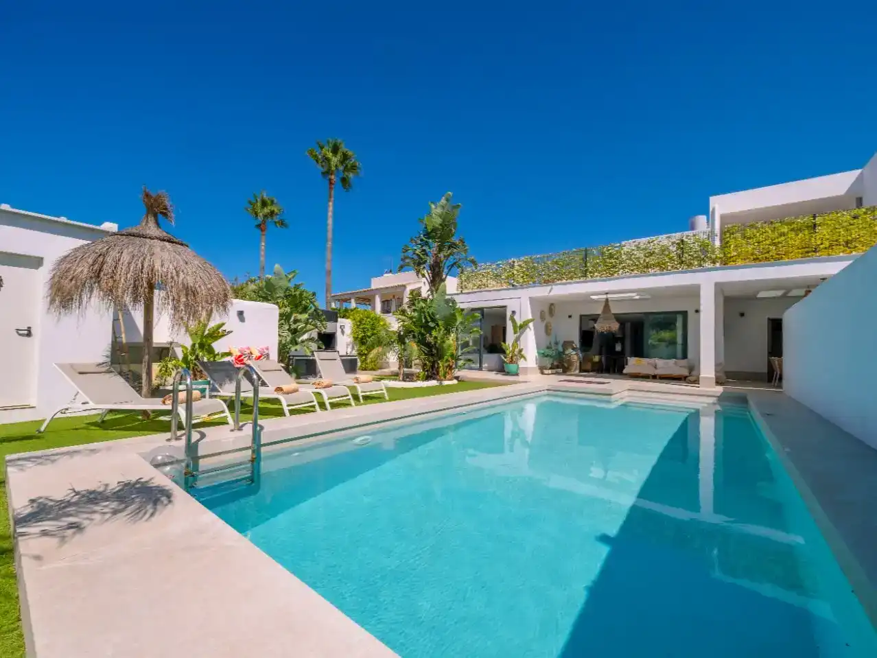 Piscina de Casa o xalet en venda en Conil de la Frontera amb Aire condicionat, Jardí privat i Terrassa