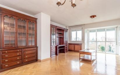 Living room of Flat for sale in  Madrid Capital  with Air Conditioner, Heating and Private garden