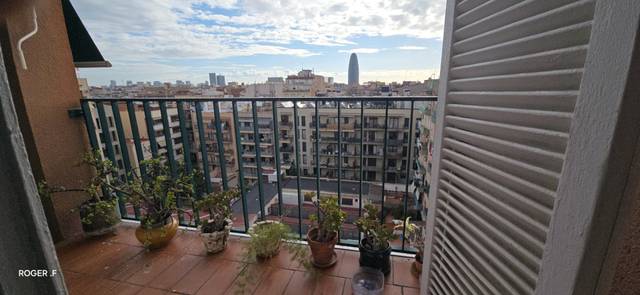 Piso en Venta en Carrer de Provença en El Camp de l'Arpa del Clot