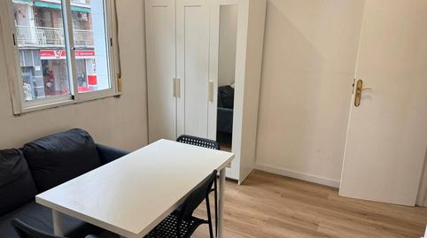 Foto 2 de Piso de alquiler en N/a, San Diego,  Madrid Capital