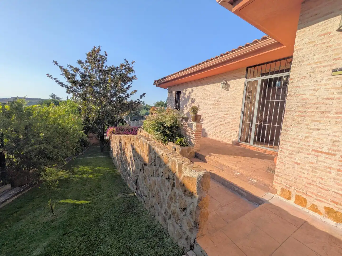 Jardí de Casa o xalet en venda en Valdeaveruelo amb Aire condicionat, Calefacció i Jardí privat