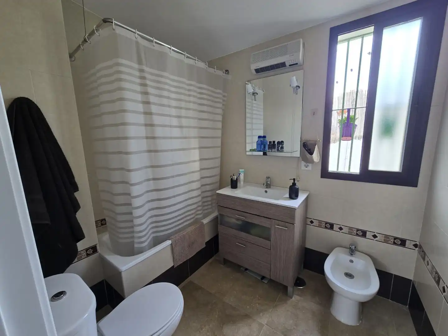 Bathroom of Attic for sale in Alcalá de Guadaira  with Air Conditioner, Terrace and Storage room