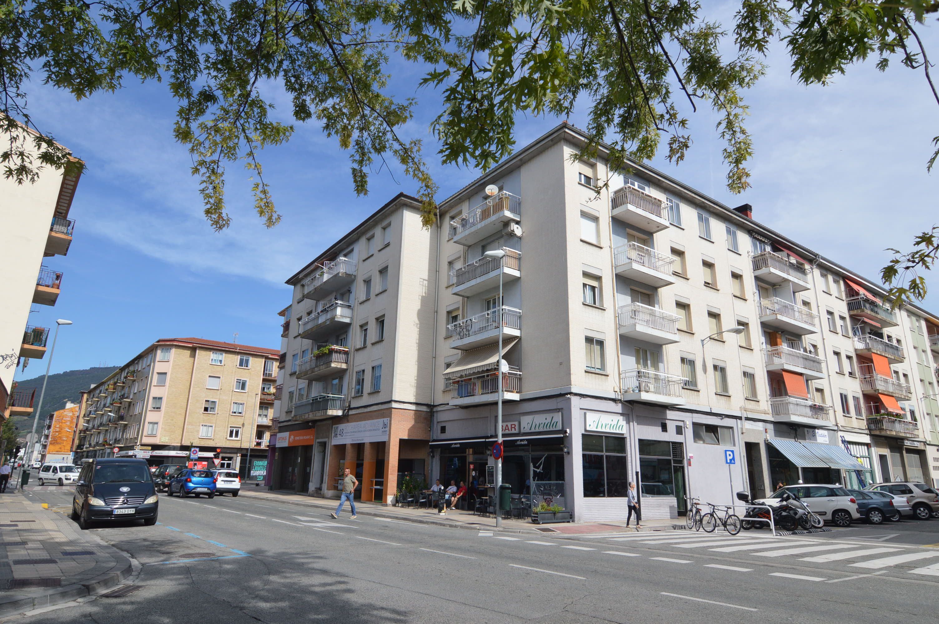 Vista exterior de Local de alquiler en  Pamplona / Iruña