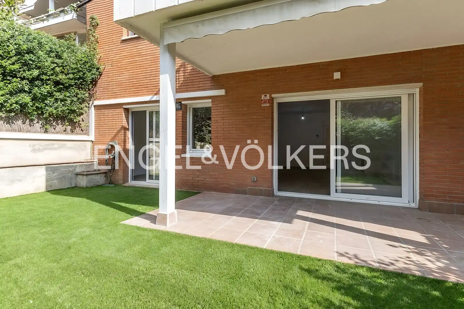 Pis amb jardí en venda a Carrer de Rovellat