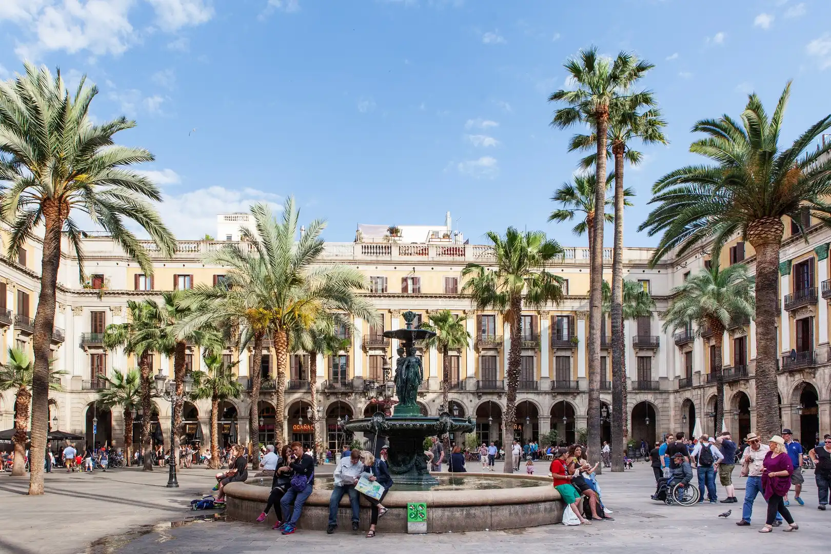 Außenansicht von Gebäude zum Verkauf in Barcelona