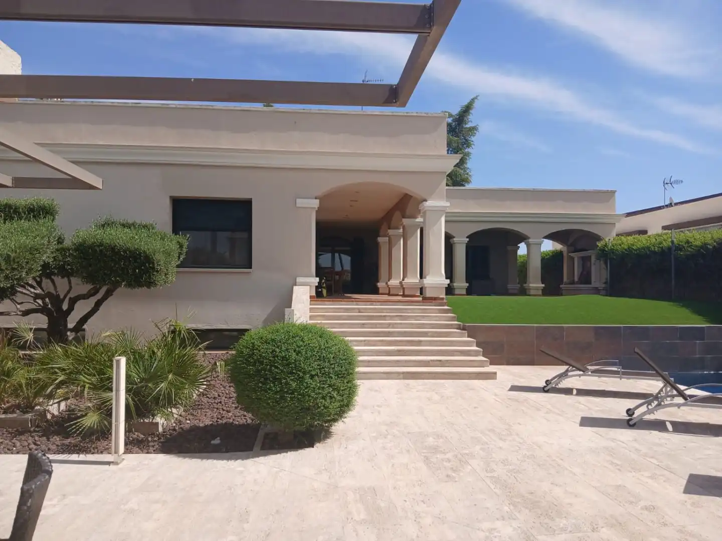 Vista exterior de Casa o xalet en venda en Valdepeñas amb Aire condicionat, Calefacció i Traster
