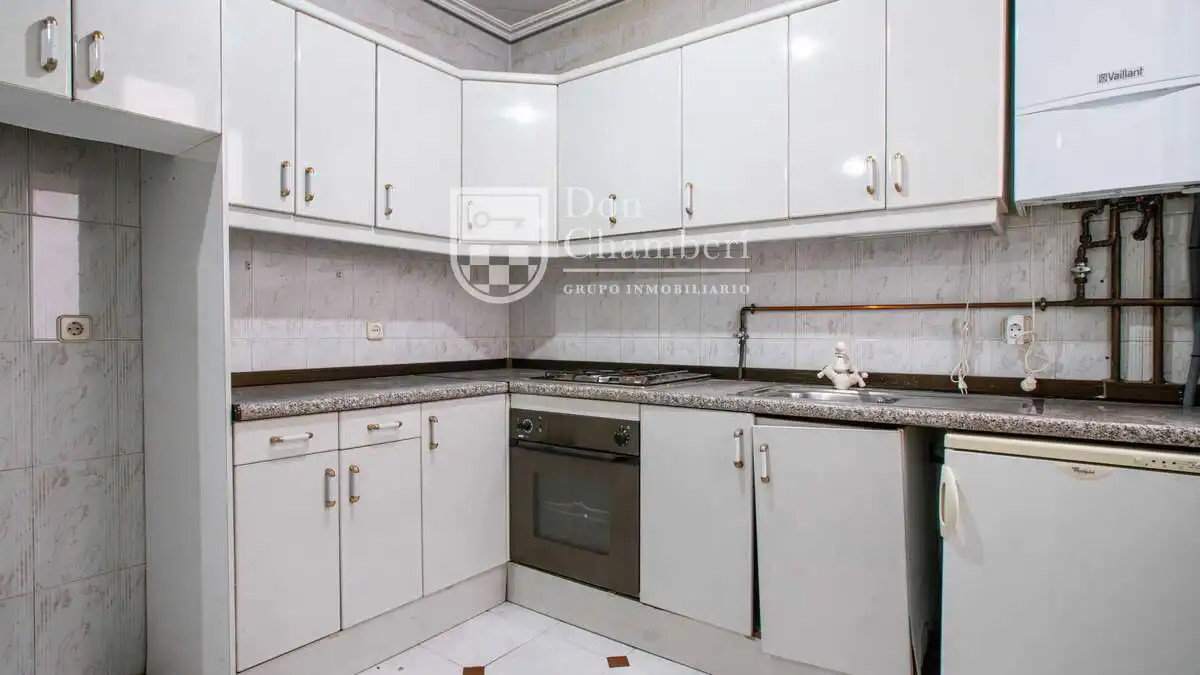 Kitchen of Flat for sale in Madrid  with Heating, Storage room and Balcony