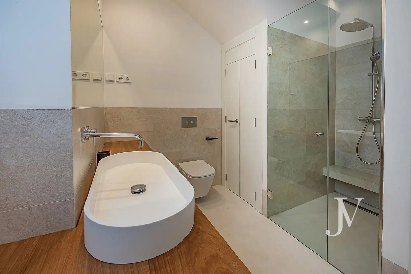 Baño de Ático en venta en Madrid con Aire acondicionado, Calefacción y Jardín privado